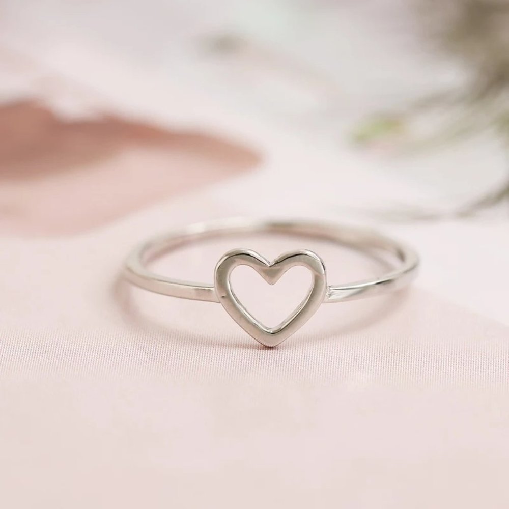 ๐โจ Tiny Heart Ring - Picture 3 of 4